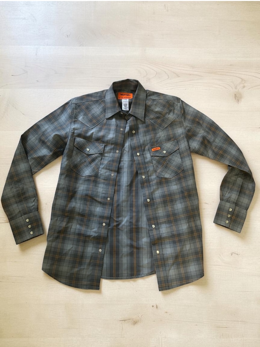 Wrangler Men's Flame Resistant Plaid Western Long Sleeve Snap Front Top Small - Picture 3 of 15